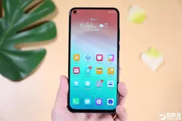 Closer Look at the Honor V20, Real Photos