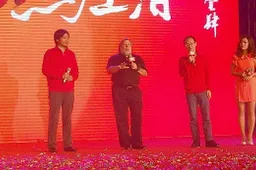 Steve Wozniak drops by at the Xiaomi HQ; Reveals he's a Xiaomi Mi3 user!