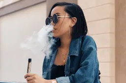 5 reasons why celebrities love vaping