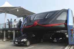 China’s “straddling bus” get’s first official public test