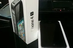 iPhone 4S Gets An Early Unboxing in Germany