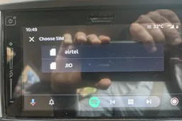 Google Android Auto is testing dual-SIM smartphone support
