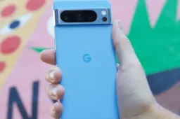 Google Resolves Pink Text Bug on Pixel 8 Pro Always-On Screen