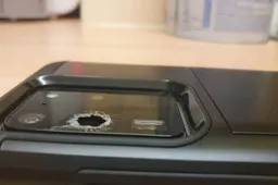 Samsung Galaxy S20 Ultra: users complain about cracks on the camera