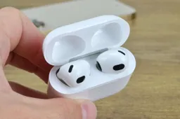 iOS 16 will be able to warn you when you use fake AirPods