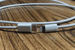 iPhone 12 USB Type-C to Lightning braided charging cable leaks