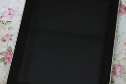 This tablet has a 9.7 inch screen 1Ghz CPU but 1Gb of Ram! It’s not an iPad!?