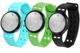 BandGoo fitness tracker, tells the time and acts as camera remote