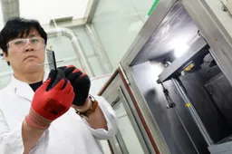 LG demonstrates rigorous battery tests ahead of Samsung Galaxy S8 Launch