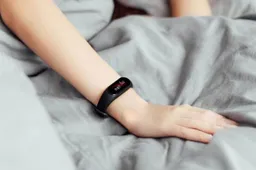 Xiaomi Crowdfunds Black Plus NFC Smartband For 229 Yuan ($34)