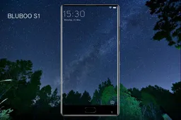 Bezel-less Bluboo S1 compared against Samsung S8