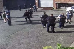 Siri on Apple Watch accidentally called 15 police officers to a gym