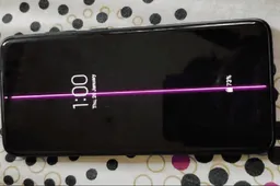 Samsung Galaxy S20 Has Green/pink Line Screen Issue Again
