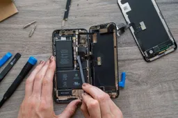 Door step battery replacement service for some iPhones costs only $50