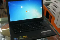 Classic Black is the new Macbook Air Clone