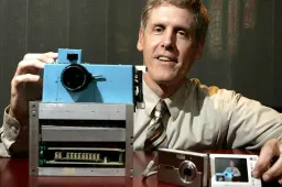 Global digital camera shipments decreased by over 10% due to chip shortages