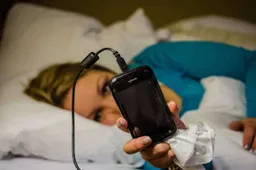 Top 4 common charging habits that we need to stop IMMEDIATELY