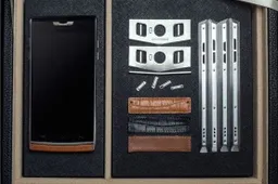 Doogee T3 wants to be a symmetrical phone with "Smart key" button