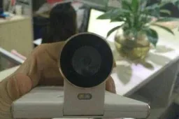 Real photos of the DOOV V1 show off huge rotating camera