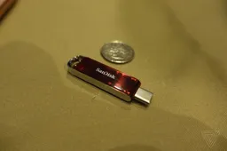 SanDisk shows of a tiny prototype 1TB USB-C flashdrive