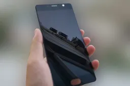 First pictures of the front panel of Elephone P9000 Edge