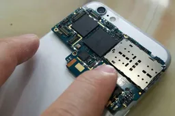 Elephone S7's motherboard dissected