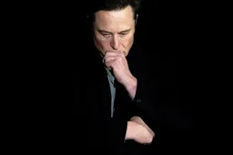 Tesla stock price falls by 11%: has dropped by nearly 70% this year