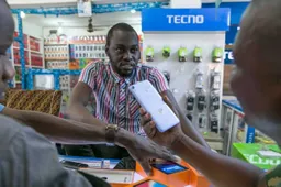Canalys: Xiaomi Gains on Rivals in Africa's Smartphone Market (Q3 2024)