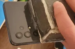 This user attached a gigantic 30,000 mAh battery to his phone