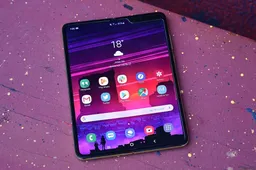 Samsung Galaxy Fold 5G will be available in the UK through EE