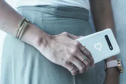 Samsung Galaxy S10 LED back Cover can also be used for camera countdown