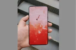 Alleged live Galaxy S10 image shows almost unbelievable full screen design