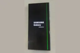 Samsung Galaxy S24 Ultra users complain about a green line on the screen