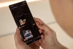 Effortlessly Craft Messages with Google Messages' New Feature: Gemini Nano's On-Device Magic Compose