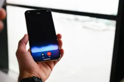 Gemini Gets Chatty: Google's AI to Send WhatsApp Messages