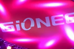 Gionee M7 live images leak, showing off its bezel-less design