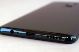 Next-Gen OnePlus Flagship To Come With No Headphone Jack!