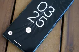 Google Pixel 7 Fingerprint Scanner Apparently Gets Faster When You Use Your Nose, Scalp, and Forehead