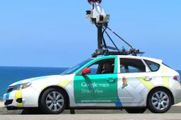 Google Street View finally arrives on smartphones