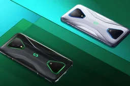 Black Shark 3S Display Compared With iPhone 11 Pro Max