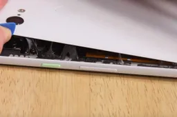 The Google Pixel 3 packs an OLED display by LG, Teardown Reveals