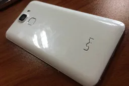 Here are first photos of the stylish UMi Hammer S