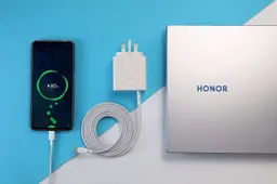Honor's 135W charging adapter appears online