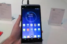 Hisense X1 is a tabl...err... smartphone with a 6.8" screen and Snapdragon 800!