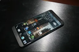 First look at the front of the HTC M8 or has someone been using photoshop?