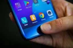 Leaked images allegedly show the Huawei Honor V10 front panel