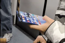 Huawei P40 Pro real image spotted in a subway with a dual punch-hole display