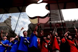 Apple employees scramble to use Android phones - an embarrassment