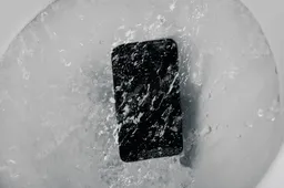 How to save a smartphone from a fall into the toilet