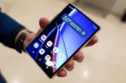 Moto Rizr spotted! No, it's not a typo, it's a rollable phone